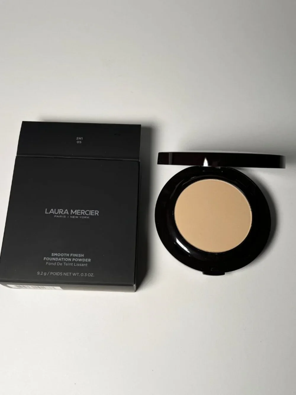Laura Mercier Smooth Finish Foundation Powder Shade 2N1 05 Full Regular Size